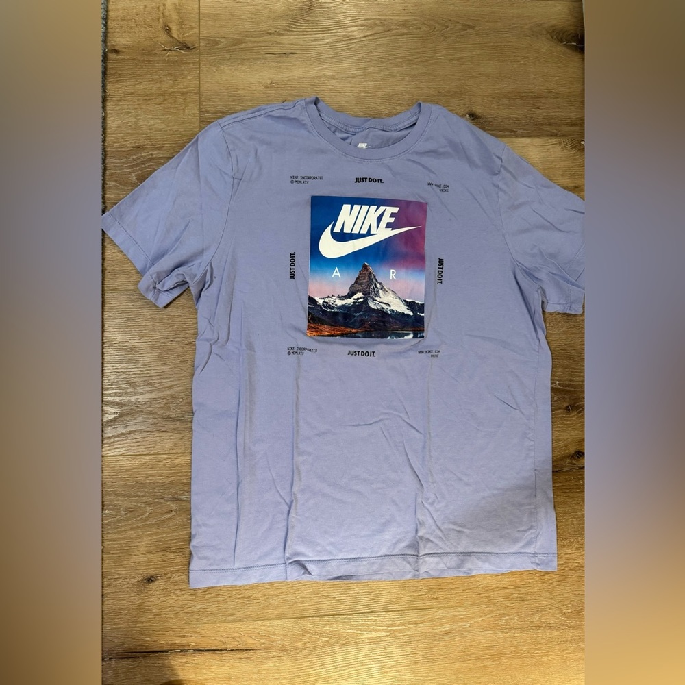 Nike - Picture 2 of 5